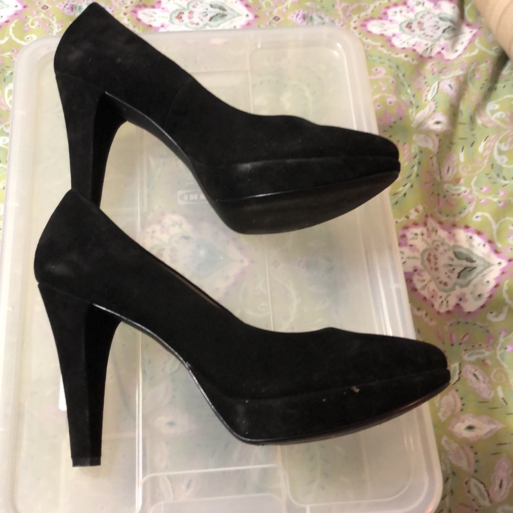 Black suede pumps by Makowsky size 10